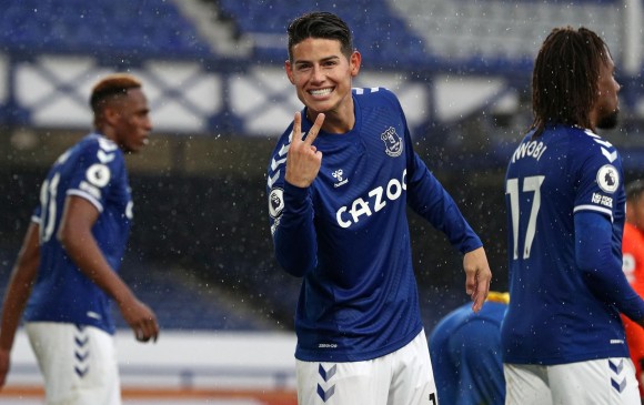James Rodríguez celebra su primer doblete en la Premier. FOTO AFP