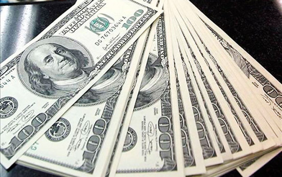 El compromiso aumentó 1.768 dólares en el primer semestre de 2018, según datos del Banco de la República. Foto Colprensa