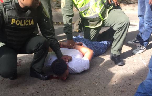 Los dos falsos guardias detenidos fueron identificados por las autoridades como Jeison Andrés Rico Posada y Miguel Ángel Rojas. FOTO Cortesía El Universal