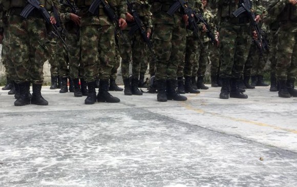 La pregunta de si el Ejército y la Policía necesitan reformas se instala en el debate público. Foto: Colprensa. 