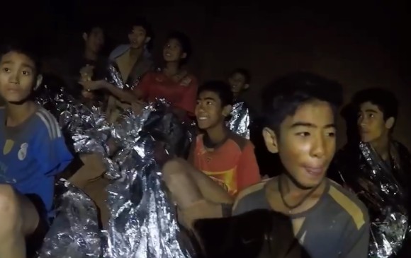 Los niños permanecen monitoreados a través de cámaras. FOTO Captura de pantalla