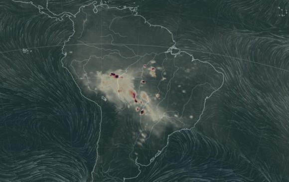 Esta imagen muestra cómo avanza el humo de los incendios forestales que afectan a Brasil. El mapa fue tomado de la herramienta Earth Nullschool el 20 de agosto.