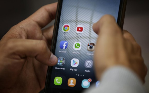 Un colombiano, según datos de ComScore, puede gastar hasta siete horas en estas plataformas. Así se puede monetizar. FOTO COLPRENSA