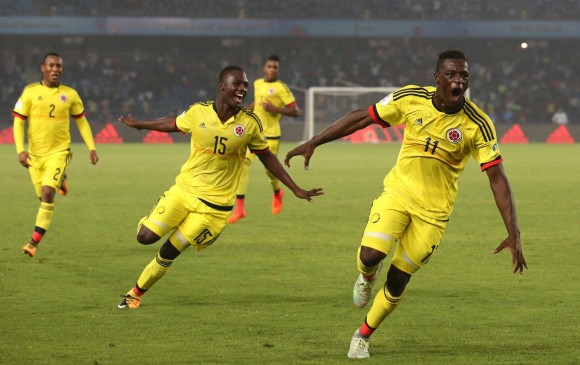 Juan Sebastián Peñaloza (der.) anotó 3 goles en el Mundial Sub-17 de la India. FOTO EFE