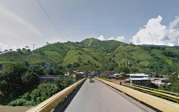 Este es el puente que provocó el cierre de la vía Medellín-Manizales, en Irra. FOTO TOMADA DE GOOGLE MAPS