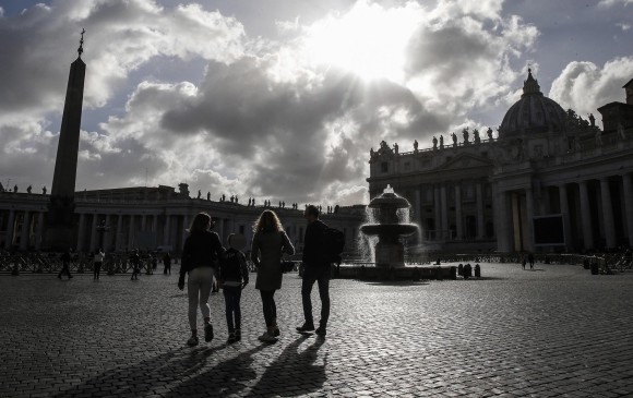 El Gobierno del Vaticano ha obligado al uso de la mascarilla en todo su territorio, también al aire libre, y en todas sus sedes extraterritoriales, los territorios y edificios romanos sobre los que tiene jurisdicción. Foto: EFE