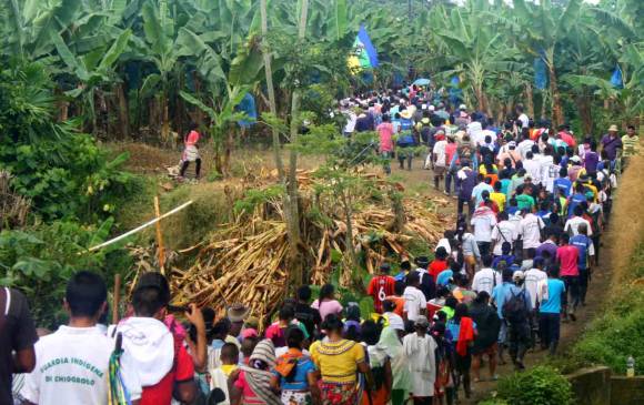 Cerca de 500 personas salieron huyendo de su comunidad por el escalamiento de los combates en la zona del Ejército Nacional y el frente 5 y 34 de la guerrilla de las Farc. FOTO CORTESÍA OIA