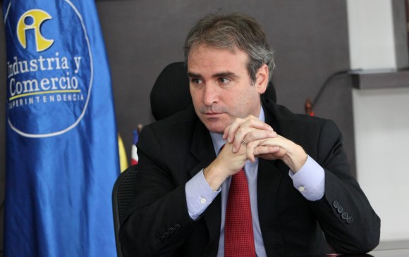 El superintendente Pablo Felipe Robledo señaló que la empresa vulneró los derechos de los consumidores. FOTO colprensa