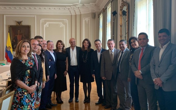 De izquierda a derecha: Nidia Osorio, Juan Espinal, Mónica Raigoza, John J. Berrío, Germán Hoyos, Nicolás Echeverry, Paola Holguín, Mauricio Parodi, Marta L. Ramírez, Aníbal Gaviria, Óscar Pérez, John J. Bermúdez, Margarita Restrepo, Carlos Trujillo y Juan D. Gómez. FOTO Cortesía