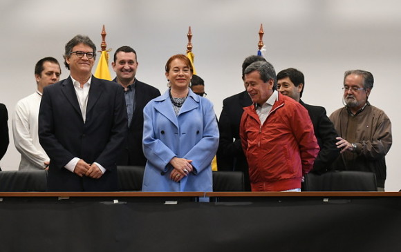 Esta fue la mesa que se instaló en Ecuador para los diálogos de paz con el Eln. FOTO COLPRENSA