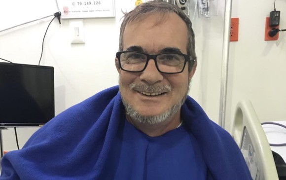 Rodrigo Londoño, Timochenko, publicó fotografías desde la clínica. FOTO: @TimoFARC