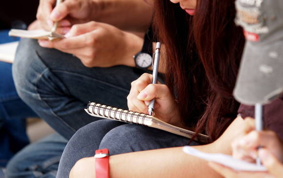 La Corte tumbó la prohibición legal que impedía a las personas con antecedentes penales y disciplinarios acceder a una beca de postgrado. FOTO COLPRENSA