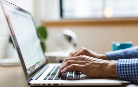 El 67 % de los consumidores colombianos creen que no hay mucho que puedan hacer para ayudar a proteger su información personal y financiera para que no sea robada, según una encuesta de Mastercard. Foto Shutterstock