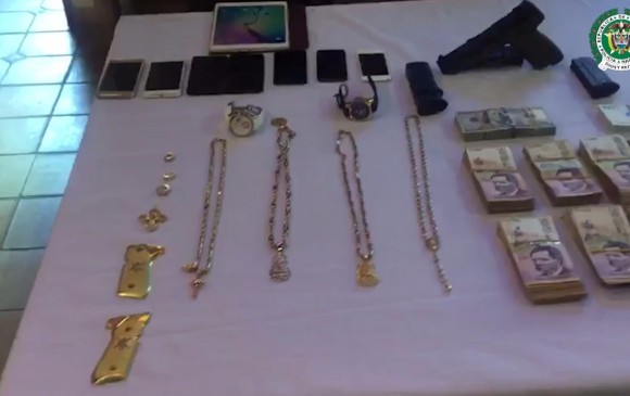 En la fiesta en la que fue capturado Alias ‘Tom’ y estaba presente ‘Botija’, encontraron armas, joyas y grandes sumas de dinero. FOTOS CORTESÍA