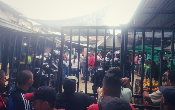 Imágenes de la plaza de mercado en la mañana del martes. FOTO TWITTER: Jeferson Banguera @jefbangueraFOTO
