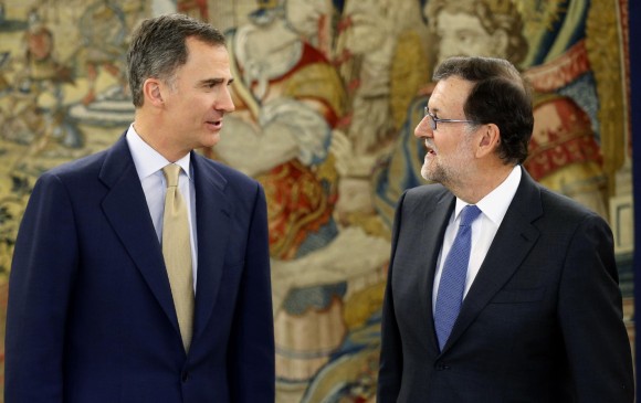 De izquierda a derecha, el Rey Felipe VI de España, y el presidente de Gobierno en funciones, Mariano Rajoy. FOTO AFP