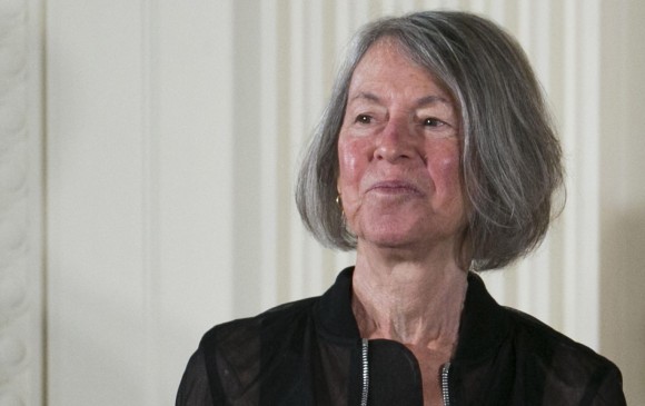 Entre los premios que había recibido Louise están el Pulitzer y el codiciado título de US Poet Laureate. Recibirá una medalla y una dotación de unos 1,1millones de dólares.A la Nobel la podrá leer pronto en la revista P&P+arte FOTO EFE