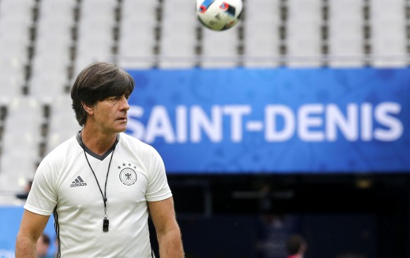 Löw está al frente de la selección alemana desde 2006, cuando sucedió en el cargo a Jürgen Klinsmann. FOTO Archivo AP