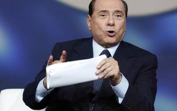 Silvio Berlusconi socio mayoritario del Milan, hizo oficial este viernes la firma de un precontrato para vender al club a inversionistas chinos. FOTO AP