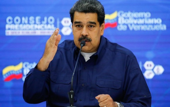 Nicolás Maduro vendió 7,4 toneladas de oro procedente de las reservas del país -por un valor de 300 millones de dólares- para refinarlo en África, aseguró este martes el diario Wall Street Journal. FOTO AFP