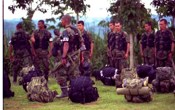 Paramilitares en diferentes lugares del país tuvieron alianzas con empresarios. FOTO: Jesús Abad Colorado
