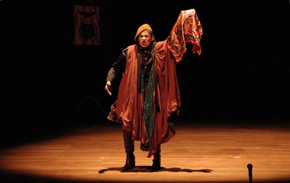 La última función de la Exfanfarria fue ayer, primero de diciembre, en su sede de la Cl. 50b N°39-36. En la foto, escena de El padre Casafús (2010). Actriz: Cristina Roldán 2010 FOTO Cortesía