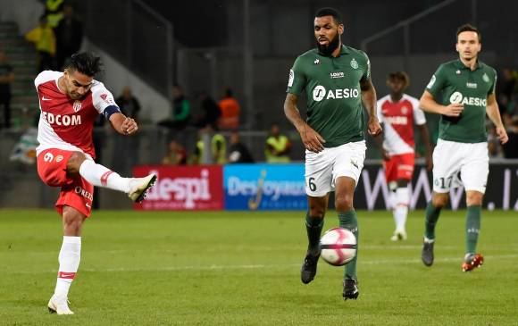 Falcao García no tuvo suerte en la definición. FOTO AFP