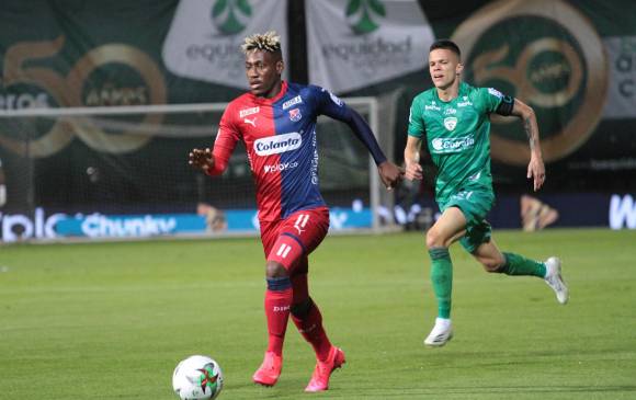 El jugador escarlata Mauricio Cortés durante el último partido del DIM por Liga, en Bogotá, donde se perdió con Equidad. La necesidad de sumar es urgente en el cuadro rojo. FOTO cortesía Dimayor
