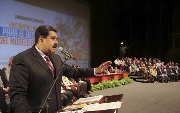 Nicolás Maduro lamentó la muerte del periodista Ricardo Durán, asesinado frente a su residencia en una barriada popular de Caracas. FOTO Reuters