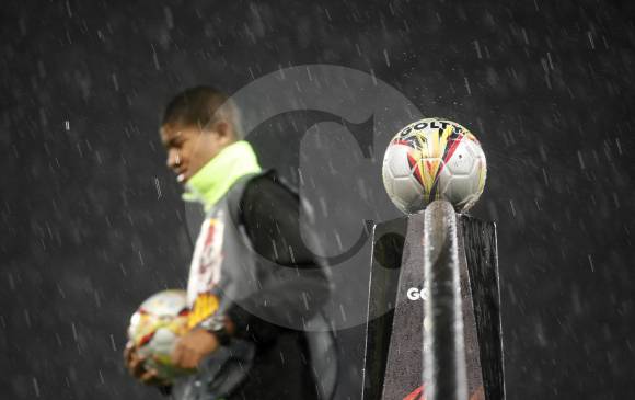 Contratos irregulares y poca formación: males del fútbol colombiano. Cifras de Acolfutpro. FOTO Manuel Saldarriaga