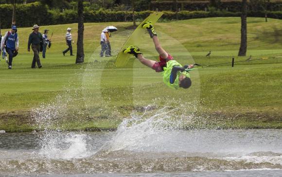 Las mejores piruetas fueron el plato fuerte en el lago del Club Campestre Llanogrande, que sería sede del Latinoamericano del próximo año, posiblemente en octubre. FOTO julio herrera 