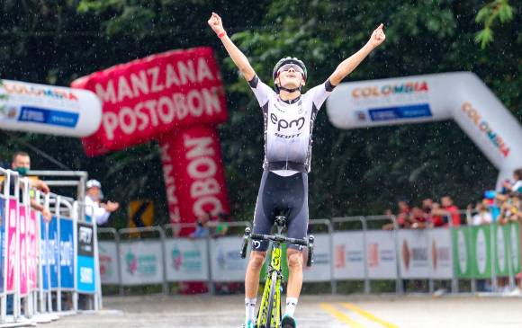 Óscar Galvis Atehortúa celebra su victoria en territorio llanero, en Vuelta de la Juventud. FOTO Cortesía Anderson Bonilla