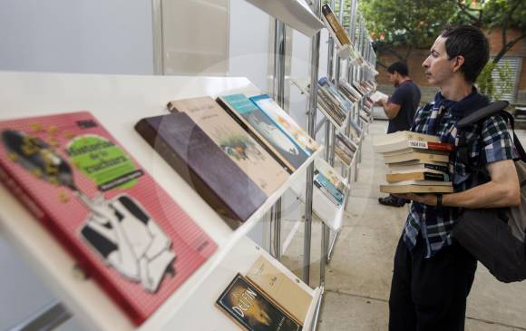 El Trueque es hoy de 10:00 a.m. a 7:00 p.m. Puede llevar 8 libros originales. Hay cerca de 2.000 títulos. Participan 15 editoriales, dos librerías y una biblioteca. Entrada libre. FOTO Julio C. Herrera