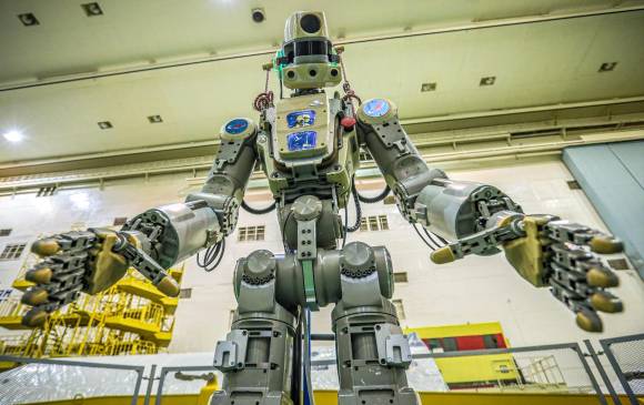 El robot mide 1,80 metros y pesa 160 kilos. Foto: AFP.