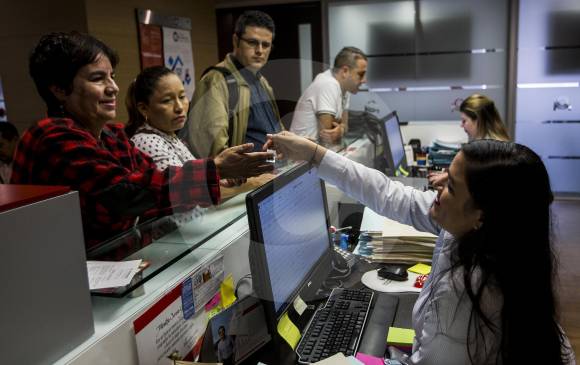 140 personas fueron ayer al Centro de Conciliación, Arbitraje y Amigable Composición de la Cámara de Comercio de Medellín para pedir asesoría sobre la Ley de Insolvencia. Foto: Jaime Pérez.
