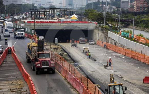 El tramo 1B, que va en sentido sur-norte, tiene seis carriles y 460 metros de largo, 68 más que el de la etapa 1A. Una franja más estaba contemplada para el ferrocarril. FOTO Julio César Herrera