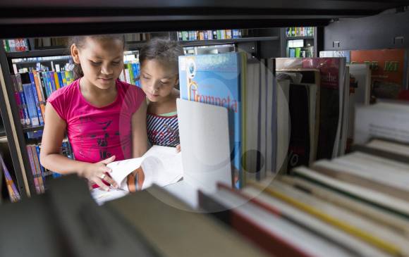 Los niños son los visitantes más recurrentes en la Biblioteca Público de El Limonar.