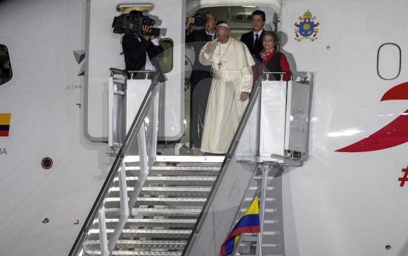 En el aeropuerto Rafael Núñez de Cartagena fue despedido el Sumo Pontífice. FOTOS ESTEBAN VANEGAS EL COLOMBIANO