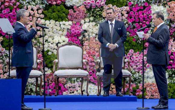 El presidente de Colombia, Iván Duque y los presidentes de la Cámara de Representantes y del Senado, Carlos Chacón y Ernesto Macías Tovar, respectivamente. FOTO Juan Antonio sánchez