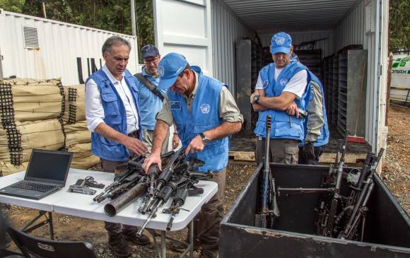 En el departamento de Cauca inició, el pasado martes, la entrega de armas a la misión de la ONU. FOTO EFE.