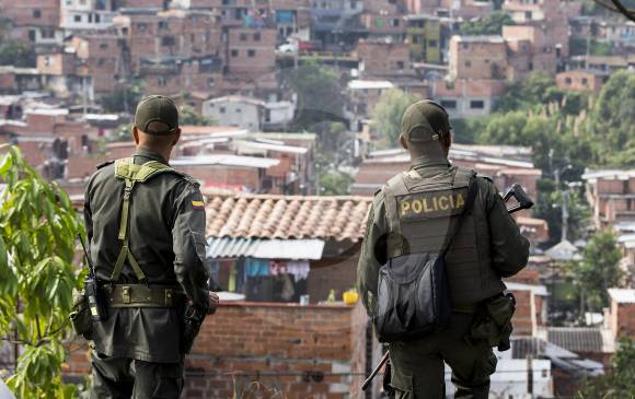 En las fachadas de los sectores afectados es común encontrar grafitis alusivos a las “Autodefensas Gaitanistas de Colombia” (AGC), la banda aliada con algunos combos locales. FOTO jaime pérez