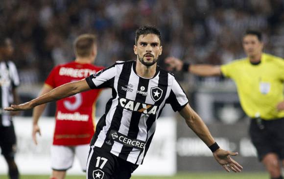 Rodrigo Pimpao, autor del segundo gol contra Estudiantes, uno de los delanteros que tendría acción hoy en el Atanasio. Tiene 29 años y los diarios brasileños lo consideran un hombre ágil. FOTO efe