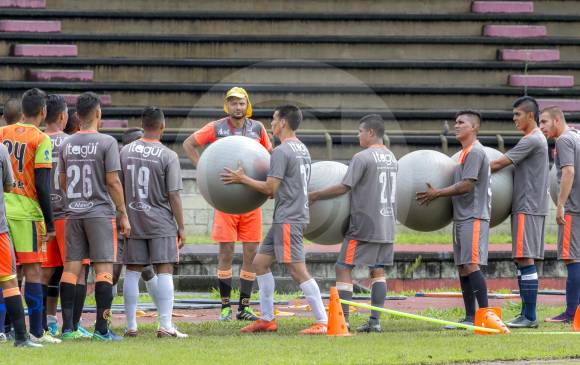Leones sorprende con su buena campaña en la B. FOTO juan antonio sánchez