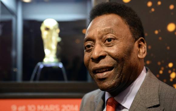 El exfutbolista carioca sufre una infección urinaria detectada días después de una cirugía. FOTO AFP