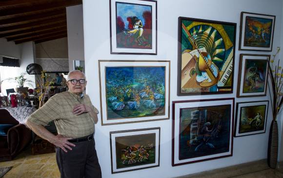 Ángel tiene taller en La Mesa, Cundinamarca. La casa de Héctor, su hijo, tiene obras suyas en las paredes. FOTO Jaime Pérez