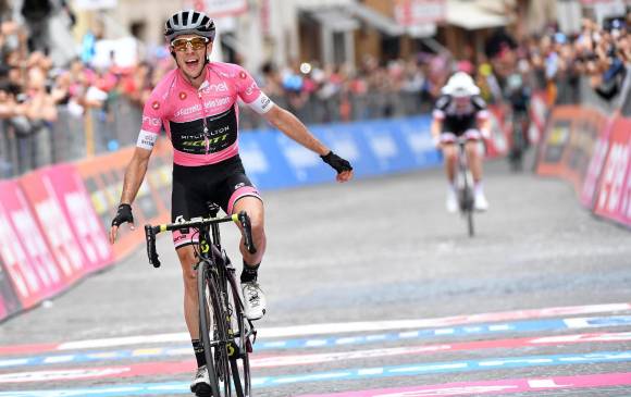 Simon Yates sumó ayer su cuarta victoria de la temporada, segunda en el Giro. Antes ganó etapas en París-Niza y Cataluña. FOTO EFE 