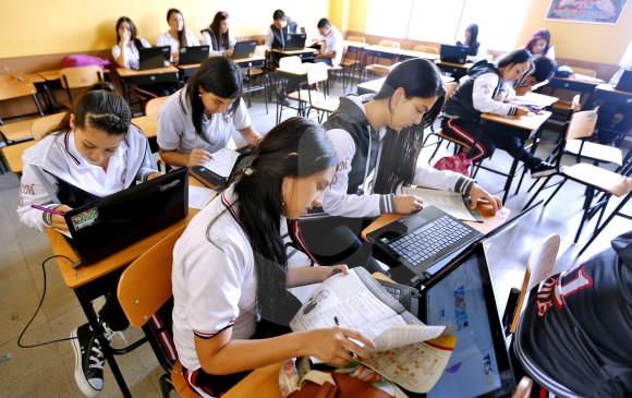 La Gobernación, en alianza con Mintic y la UPB, implementaron el proyecto Antioquia Vive Digital, que acompañó a 705 estudiantes en el desarrollo de habilidades TIC. FOTO juan antonio sánchez