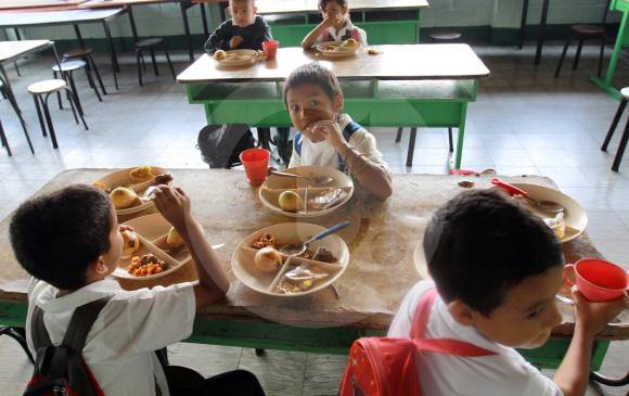 Además de sobrecostos, los alimentos no llegan a las mesas de los niños. FOTO Manuel saldarriaga