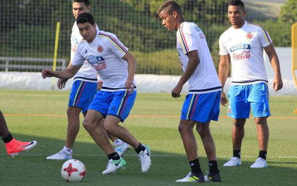 Stefan Medina, con el balón, sería una de las novedades de Colombia para enfrentar mañana a Camerún. FOTO efe