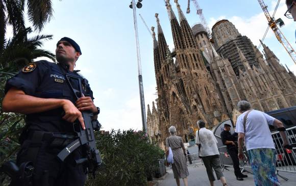 La investigación de los atentados apunta a que detrás está un grupo de 12, adoctrinados por un imán. FOTO AFP